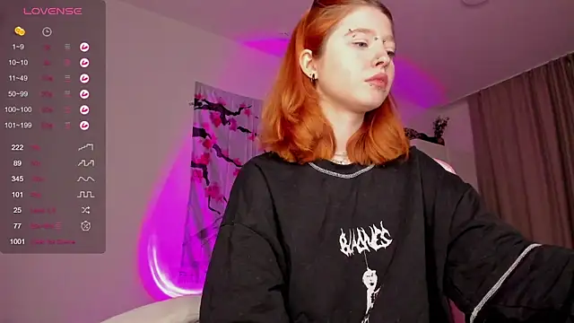 Snapshot of ScarletRos3 chatting on December 25, 3:38 pm ScarletRos3 online show from December 25, 3:38 pm