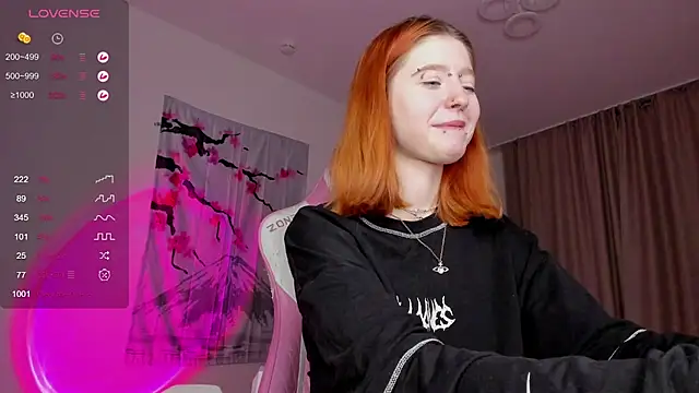 Snapshot of ScarletRos3 chatting on December 26, 4:47 pm ScarletRos3 online show from December 26, 4:47 pm