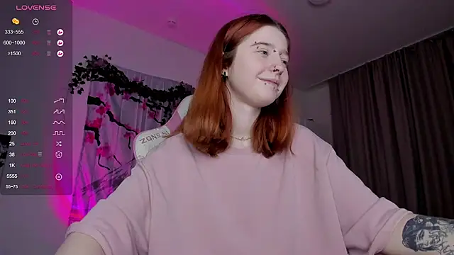 Snapshot of ScarletRos3 chatting on February 13, 8:55 pm ScarletRos3 online show from February 13, 8:55 pm