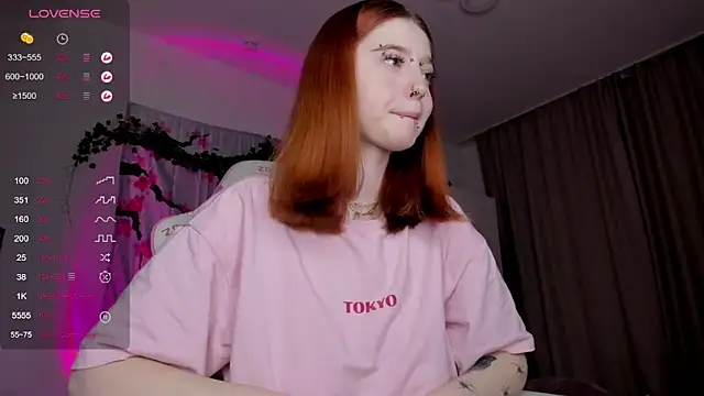 Snapshot of ScarletRos3 chatting on February 17, 5:43 pm ScarletRos3 online show from February 17, 5:43 pm