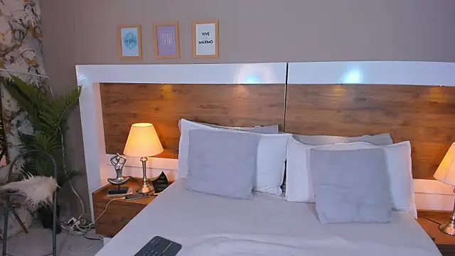 EmaBakker online show from March 8, 6:28 am