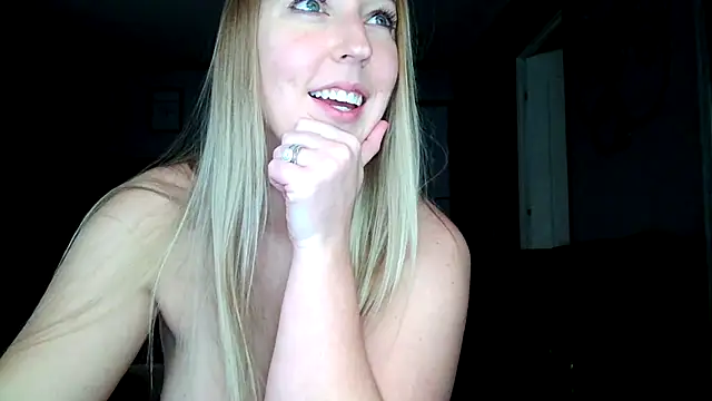 lucyallen4201 online show from January 22, 10:37 pm