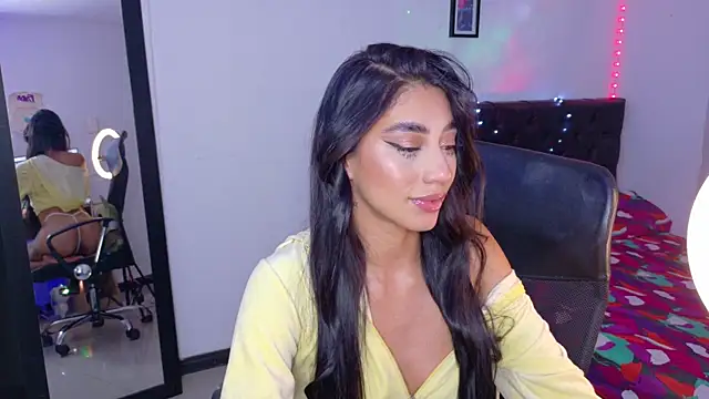 Snapshot of JulietaCheerr chatting on December 17, 1:33 am JulietaCheerr online show from December 17, 1:33 am