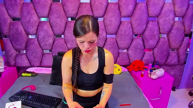 Snapshot of Mariana_Benett chatting on October 7, 8:50 pm Mariana Benett online show from October 7, 8:50 pm