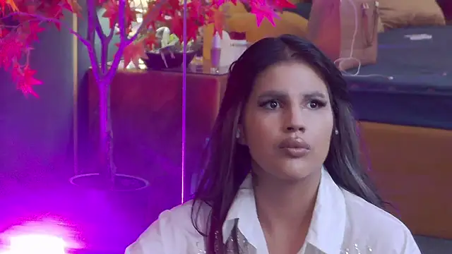 Snapshot of GiuliaHarvey chatting on September 18, 12:01 am GiuliaHarvey online show from September 18, 12:01 am