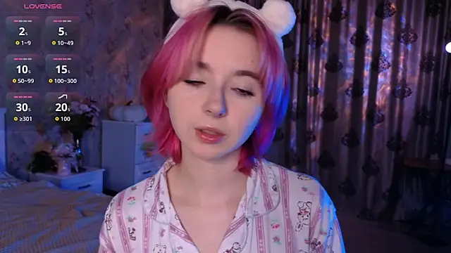 Nora Failure online show from October 2, 1:07 pm