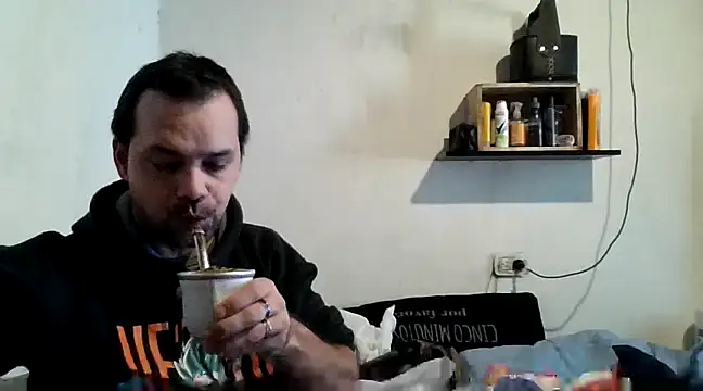 Snapshot of Lolosalvage83 chatting on December 8, 12:52 pm Lolosalvage83 online show from December 8, 12:52 pm