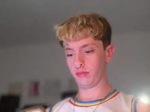 twentywithafelonyy online show from March 3, 5:42 am