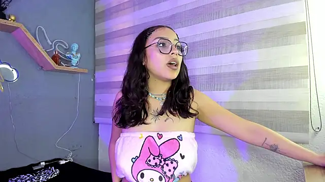 Snapshot of Liittleluaa_ chatting on January 21, 2:59 pm Liittleluaa online show from January 21, 2:59 pm
