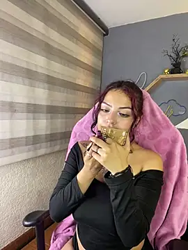 Snapshot of Liittleluaa_ chatting on February 12, 3:05 pm Liittleluaa online show from February 12, 3:05 pm