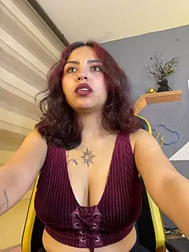 Snapshot of Liittleluaa_ chatting on February 22, 11:57 am Liittleluaa online show from February 22, 11:57 am