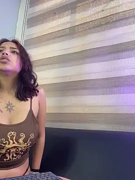 Snapshot of Liittleluaa_ chatting on March 1, 3:38 pm Liittleluaa online show from March 1, 3:38 pm