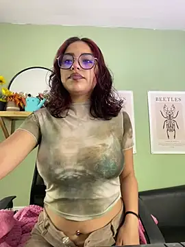 Snapshot of Liittleluaa_ chatting on March 8, 11:37 am Liittleluaa online show from March 8, 11:37 am