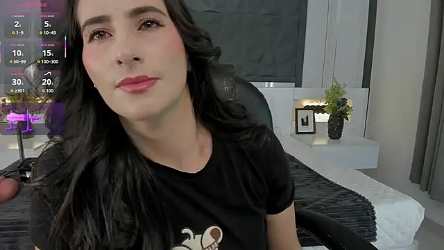 SaraGomez1 online show from April 3, 1:53 pm