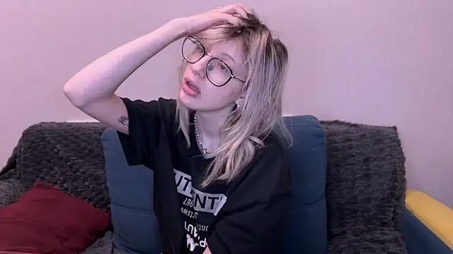 Snapshot of moundliicht1 chatting on October 29, 8:32 pm moundliicht1 online show from October 29, 8:32 pm