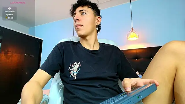 Snapshot of Lobo_17_ chatting on February 25, 4:14 am Lobo 17 online show from February 25, 4:14 am