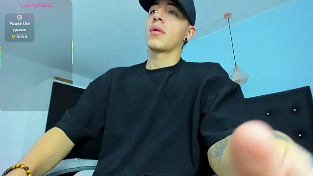 Snapshot of Lobo_17_ chatting on October 24, 4:20 am Lobo 17 online show from October 24, 4:20 am