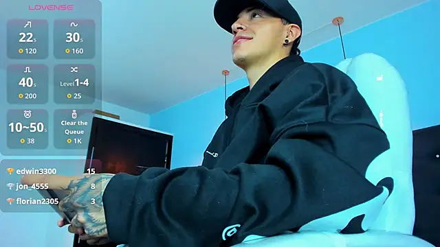 Snapshot of Lobo_17_ chatting on November 1, 3:52 am Lobo 17 online show from November 1, 3:52 am