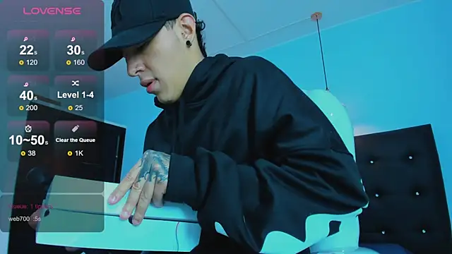 Snapshot of Lobo_17_ chatting on November 8, 3:39 am Lobo 17 online show from November 8, 3:39 am