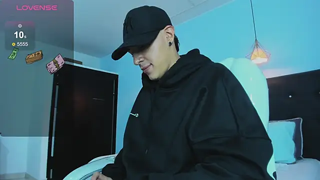 Snapshot of Lobo_17_ chatting on November 16, 3:45 am Lobo 17 online show from November 16, 3:45 am