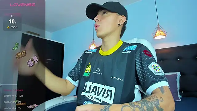 Snapshot of Lobo_17_ chatting on November 23, 3:39 am Lobo 17 online show from November 23, 3:39 am