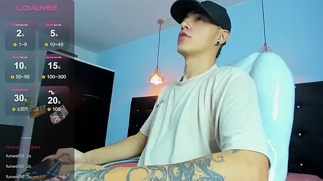 Snapshot of Lobo_17_ chatting on November 26, 3:40 am Lobo 17 online show from November 26, 3:40 am