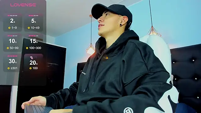 Snapshot of Lobo_17_ chatting on November 27, 3:19 am Lobo 17 online show from November 27, 3:19 am