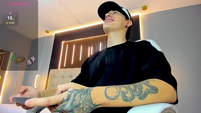 Lobo 17  online show from April 24, 3:42 am