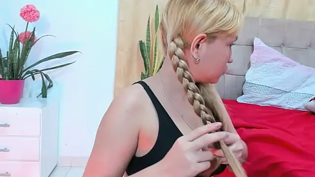 Snapshot of Annaraquel_ chatting on November 6, 4:02 am Annaraquel online show from November 6, 4:02 am