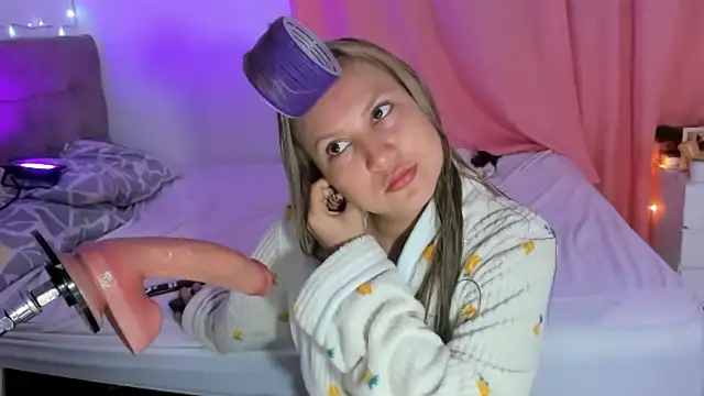 Snapshot of Annaraquel_ chatting on December 5, 12:30 am Annaraquel online show from December 5, 12:30 am