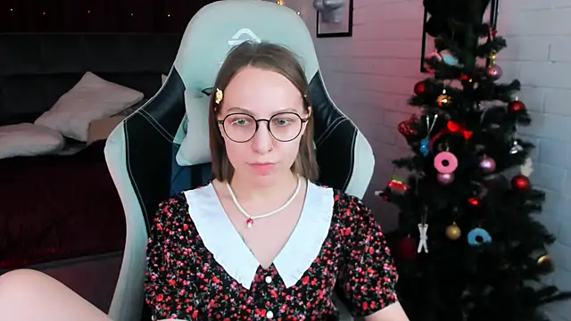 Snapshot of AphexQueen chatting on December 20, 7:17 pm AphexQueen online show from December 20, 7:17 pm