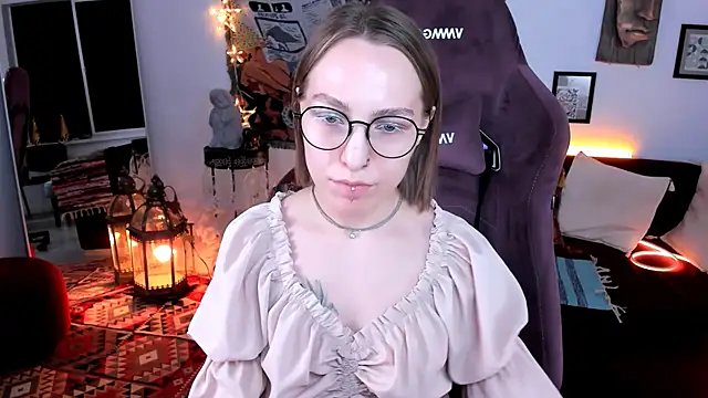 Snapshot of AphexQueen chatting on January 22, 4:23 pm AphexQueen online show from January 22, 4:23 pm