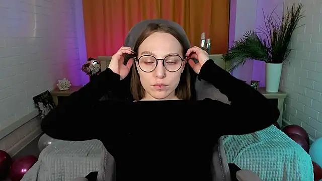 Snapshot of AphexQueen chatting on February 9, 8:13 pm AphexQueen online show from February 9, 8:13 pm