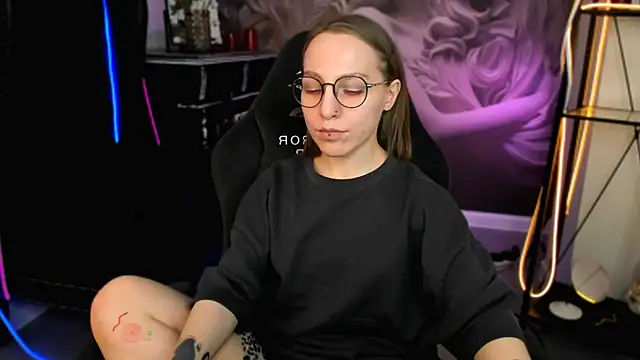 Snapshot of AphexQueen chatting on February 14, 4:09 pm AphexQueen online show from February 14, 4:09 pm