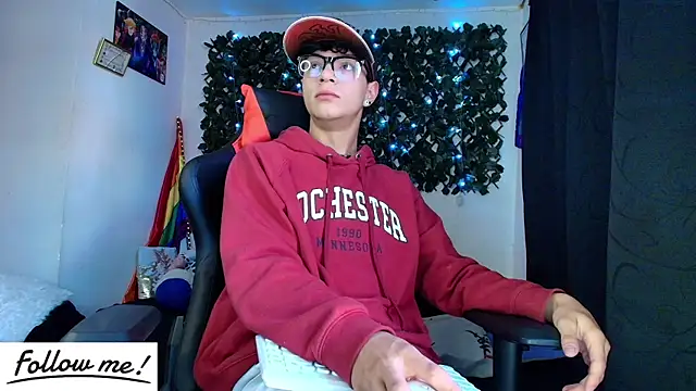 Snapshot of twink_sebas_ chatting on January 11, 2:15 pm twink sebas online show from January 11, 2:15 pm