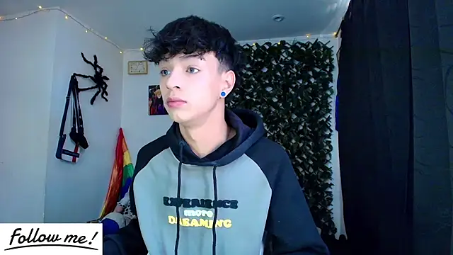 Snapshot of twink_sebas_ chatting on January 20, 4:55 pm twink sebas online show from January 20, 4:55 pm