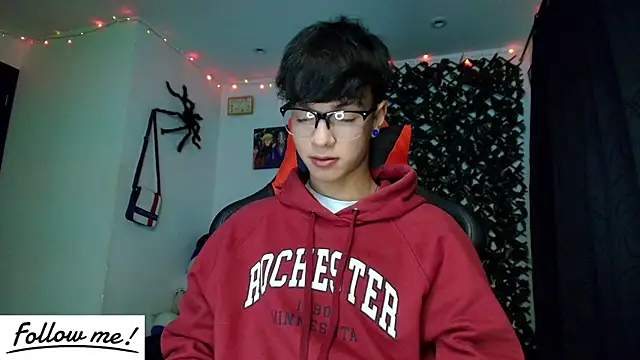 Snapshot of twink_sebas_ chatting on January 22, 9:13 am twink sebas online show from January 22, 9:13 am