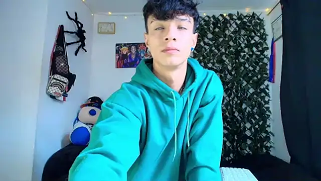 Snapshot of twink_sebas_ chatting on February 8, 6:22 pm twink sebas online show from February 8, 6:22 pm