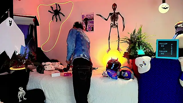 Snapshot of twink_sebas_ chatting on October 21, 4:57 am twink sebas online show from October 21, 4:57 am