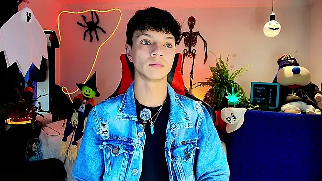 Snapshot of twink_sebas_ chatting on October 22, 1:06 am twink sebas online show from October 22, 1:06 am