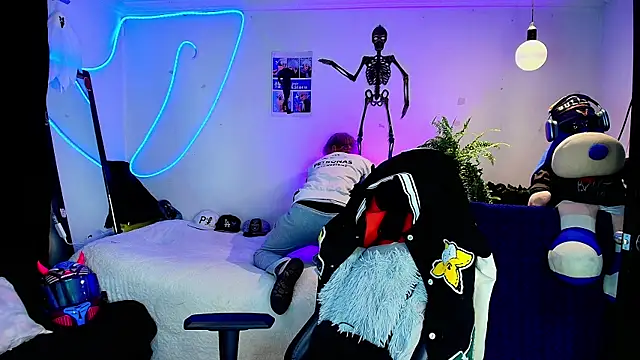 Snapshot of twink_sebas_ chatting on November 4, 3:38 am twink sebas online show from November 4, 3:38 am