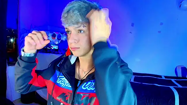 Snapshot of twink_sebas_ chatting on November 28, 5:21 am twink sebas online show from November 28, 5:21 am