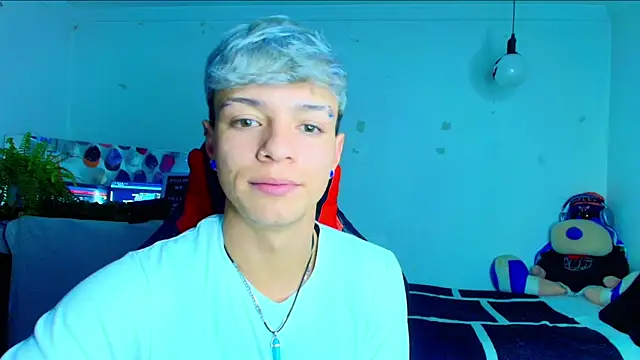 Snapshot of twink_sebas_ chatting on November 29, 3:09 am twink sebas online show from November 29, 3:09 am