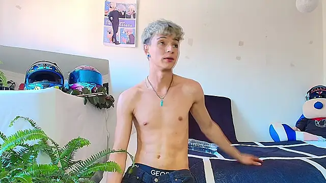 Snapshot of twink_sebas_ chatting on December 13, 7:53 pm twink sebas online show from December 13, 7:53 pm