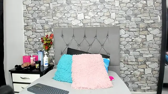 Snapshot of your_angel7 chatting on November 21, 2:10 am your angel7 online show from November 21, 2:10 am