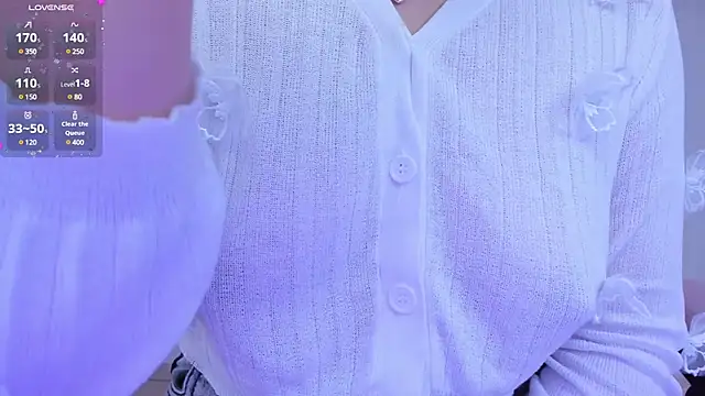 Snapshot of misshoneyxxx chatting on December 10, 3:30 am misshoneyxxx online show from December 10, 3:30 am