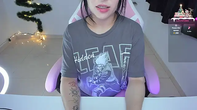 Snapshot of misshoneyxxx chatting on December 19, 3:07 am misshoneyxxx online show from December 19, 3:07 am