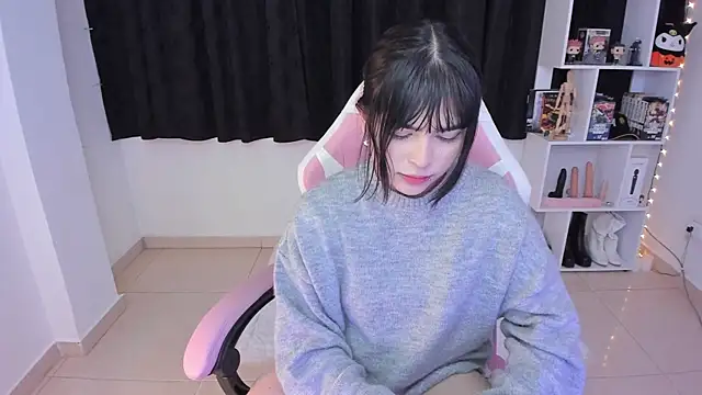 Snapshot of misshoneyxxx chatting on March 6, 5:03 am misshoneyxxx online show from March 6, 5:03 am