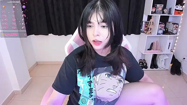 Snapshot of misshoneyxxx chatting on March 13, 3:54 am misshoneyxxx online show from March 13, 3:54 am