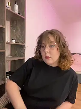 Snapshot of cinnabon_ chatting on December 8, 3:13 pm cinnabon online show from December 8, 3:13 pm